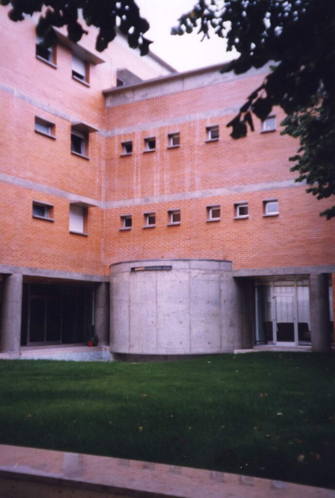 900 (12)